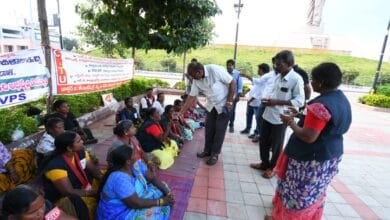 vijayawada local news:పోరాడి జీతాలు సాధించుకున్న అంబేద్కర్ స్మృతి వనం కాంటాక్ట్ కార్మికులు vijayawada local news